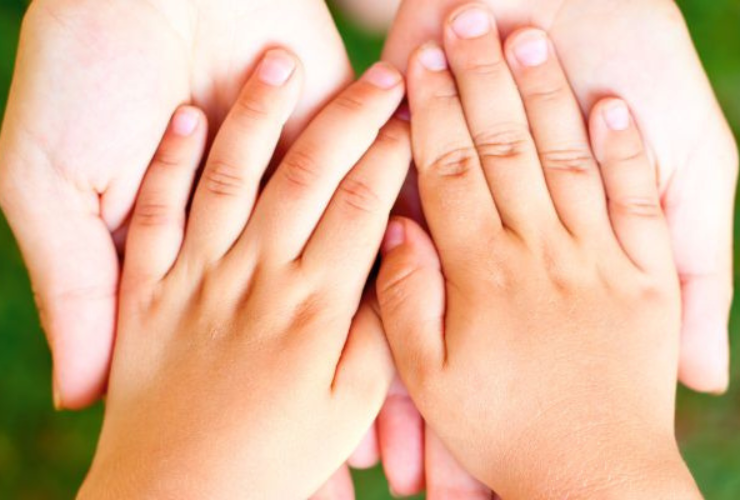 不安や疲れを癒す♪親子でできるハンドマッサージ